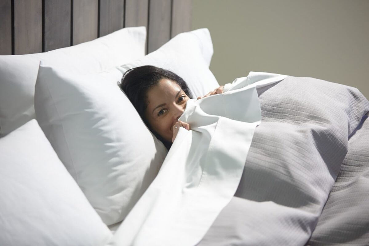 Những c&aacute;ch khử ph&ograve;ng ngủ c&oacute; m&ugrave;i h&ocirc;i