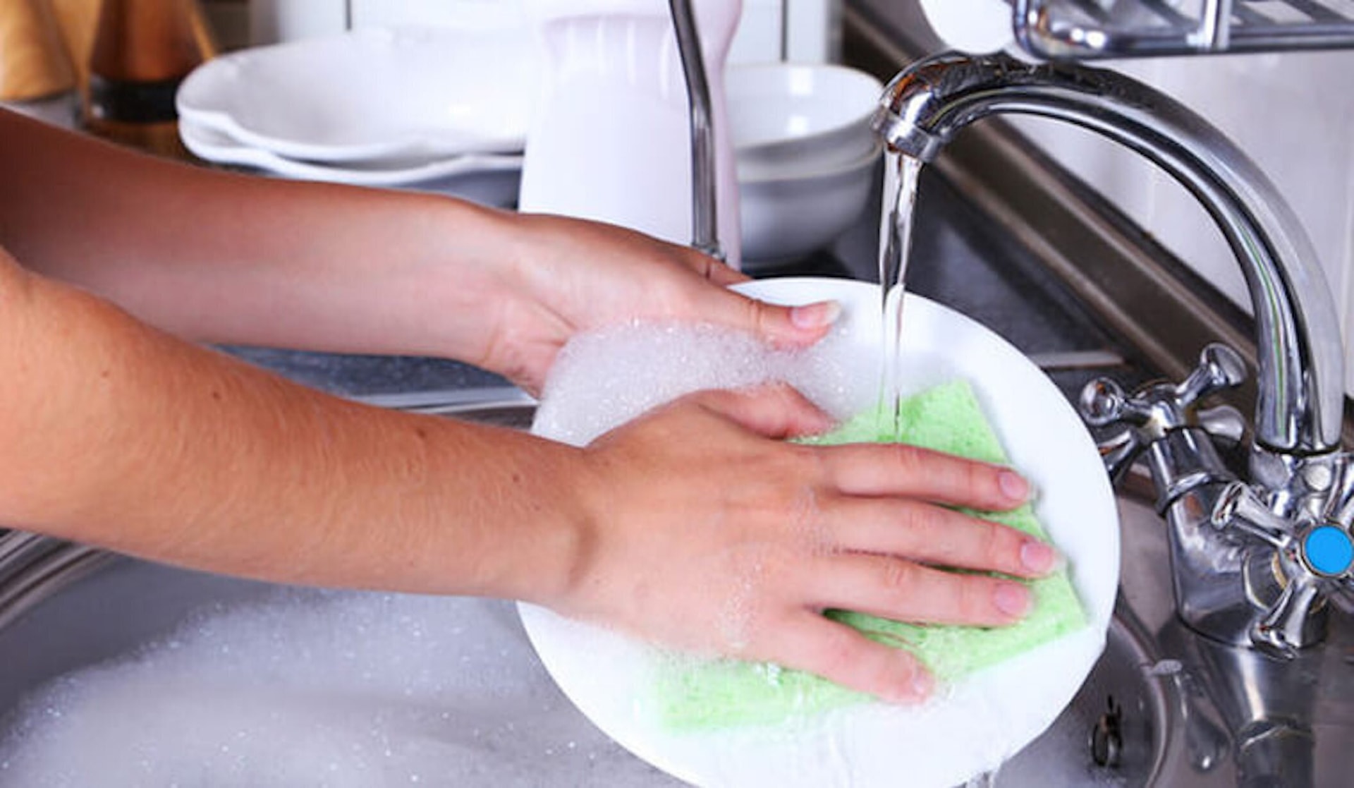 C&aacute;c sai lầm m&agrave; bạn thường gặp phải khi d&ugrave;ng nước rửa ch&eacute;n