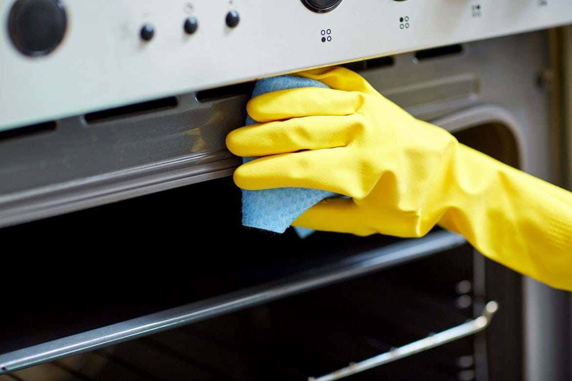 Cần chuẩn bị nhiều thứ khi vệ sinh l&ograve; nướng tại nh&agrave;